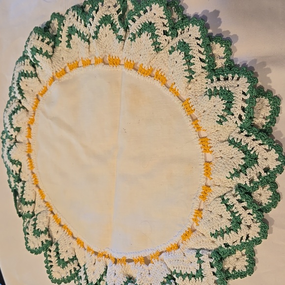 Vintage doilie - Picture 3 of 3